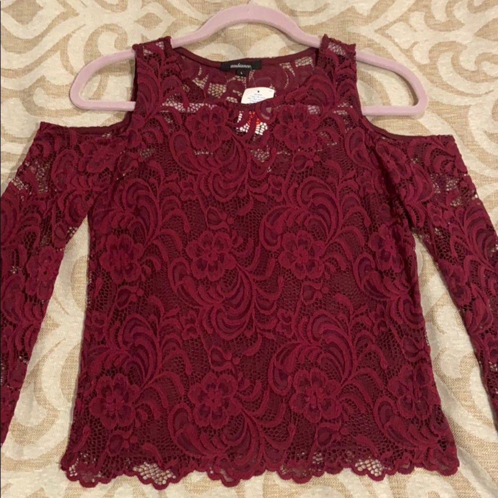 Lace cold shoulder top never worn
